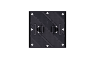 Ein Bild der Rückseite eines Panels der Reihe URM III MK2. Das schwarzgraue Plastikgehäuse verfügt über Bohrungen für Schrauben und vorgefertigte Schlitze sowie Hebel zur einfachen Installation.